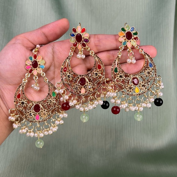 Beautiful Golden With Multi Color Gems And Pearls Earrings and Tikka Set. - Picture 8 of 8